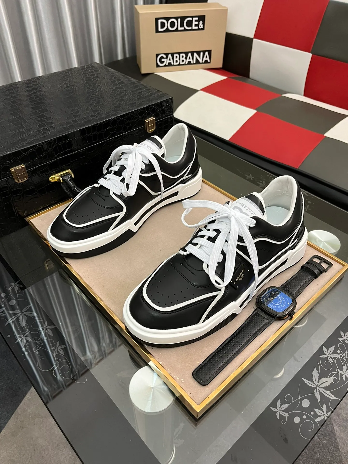 Ex-factory price 480⌚️⌚️DG Men's latest spring and summer 2022, this year's main style, there is no one of them. Super popular and handsome casual shoes. This style inherits the D family's always a little exaggerated yet fashionable style. Exquisite workmanship 🔸Many people love the use of silk cowhide, silk sheepskin lining, [strong][strong][strong] 🔸[strong][strong][strong], a perfect interpretation of the latest inspiration for shoes Classic and fashion are integrated, luxury dream surpasses fashion and high-end quality 💪💪Rubber outsole Size: 38-45, 5⃣️ colors available